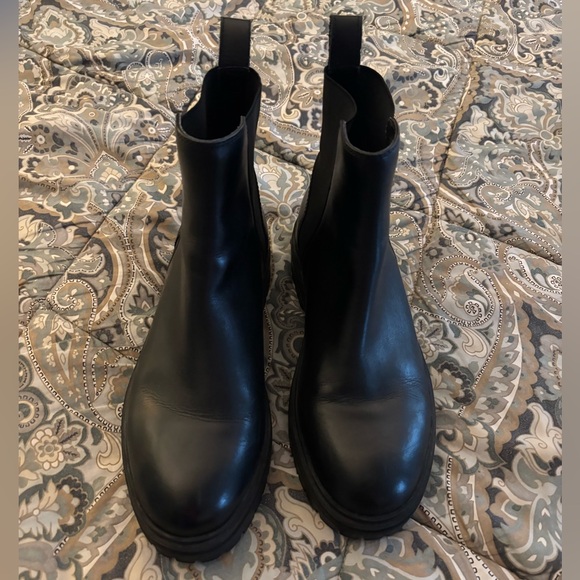 Steve Madden Ladies Leather Gore Chelsea Boot - size 10 - Picture 2 of 5